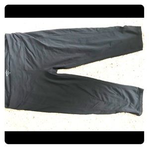 Black Athleta Body Capri